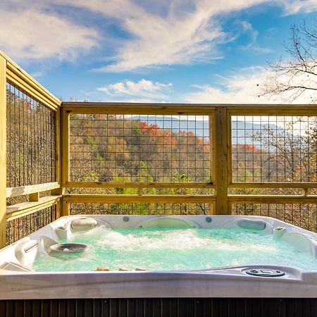 Gatlinburg Cabin With Game Room, Hot Tub And Mtn Views Exteriör bild