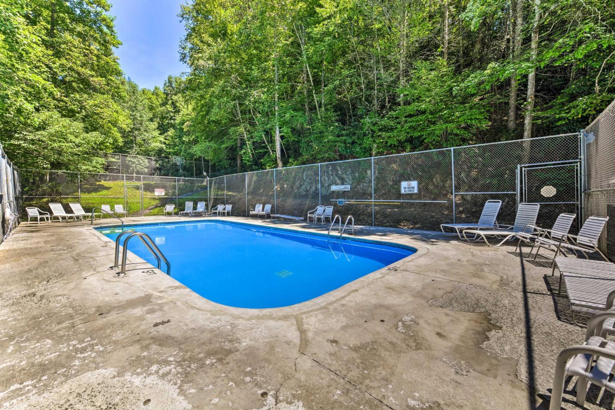 Gatlinburg Cabin With Game Room, Hot Tub And Mtn Views Exteriör bild