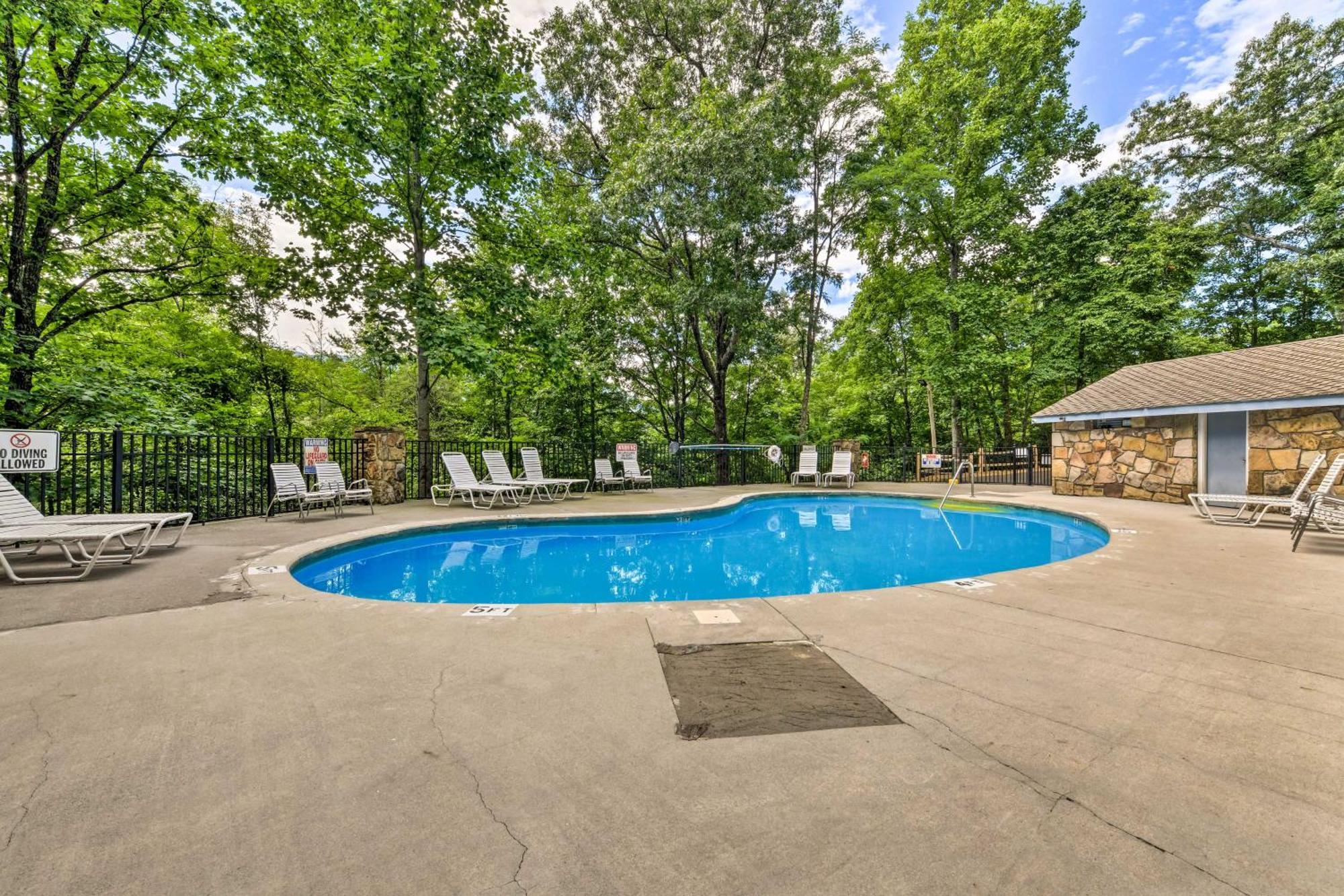 Gatlinburg Cabin With Game Room, Hot Tub And Mtn Views Exteriör bild