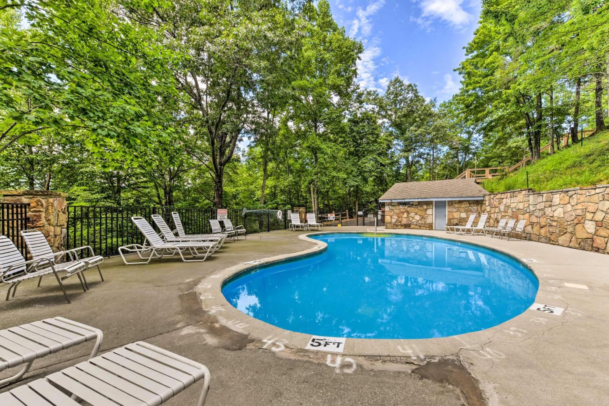 Gatlinburg Cabin With Game Room, Hot Tub And Mtn Views Exteriör bild