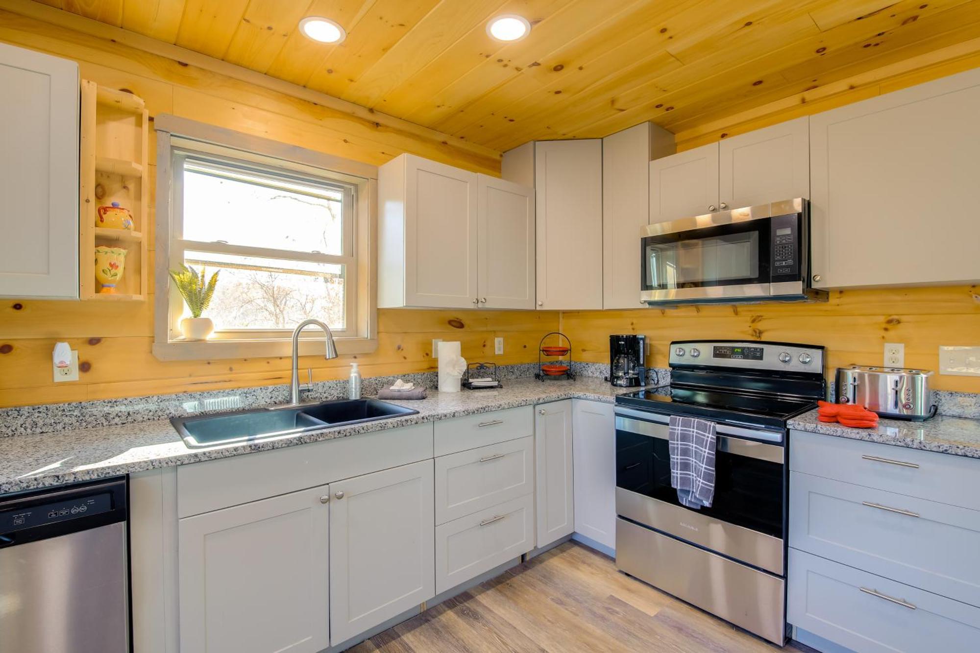 Gatlinburg Cabin With Game Room, Hot Tub And Mtn Views Exteriör bild