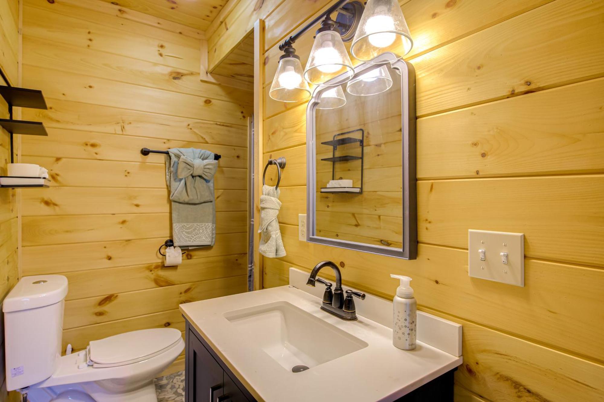 Gatlinburg Cabin With Game Room, Hot Tub And Mtn Views Exteriör bild