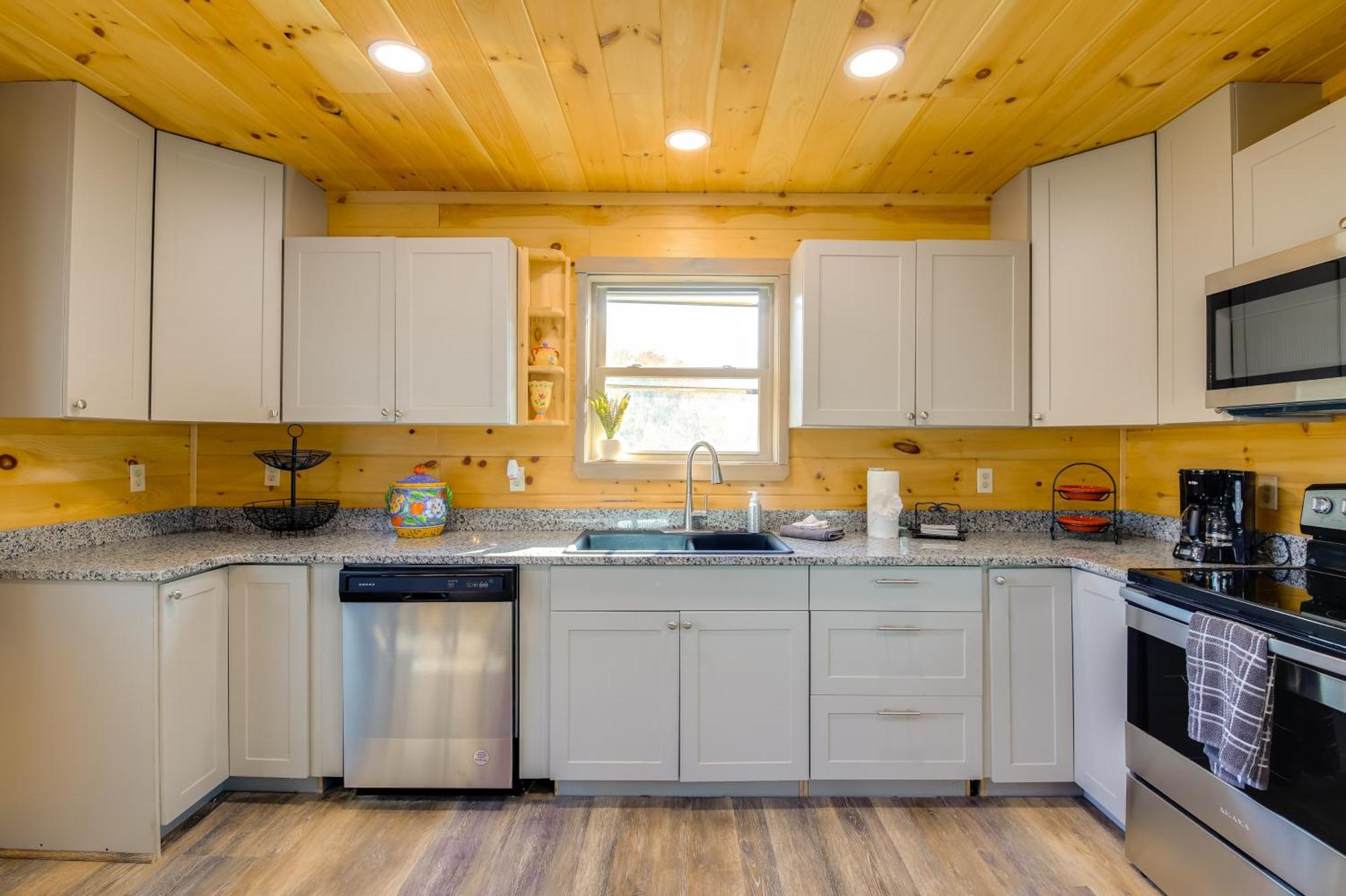 Gatlinburg Cabin With Game Room, Hot Tub And Mtn Views Exteriör bild